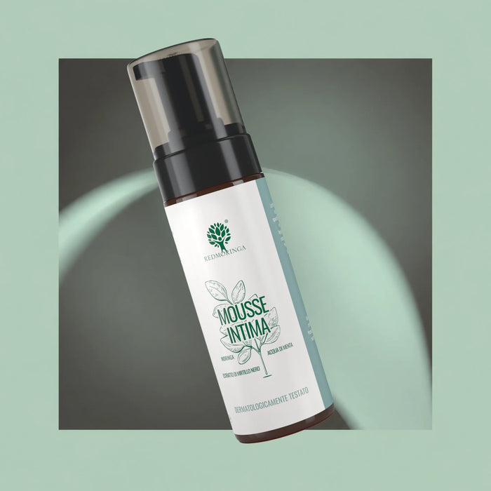 Mousse Intima RedMoringa, detergente intimo delicato con Moringa, acqua di menta e mirtillo nero, flacone con erogatore