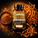 Complemento Cordyceps Oravita, frasco de 120 cápsulas con polvo y hongos Cordyceps secos sobre fondo oscuro